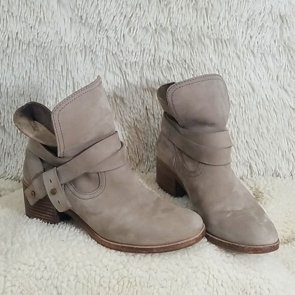 UGG Elora grey soft leather suede ankle boot